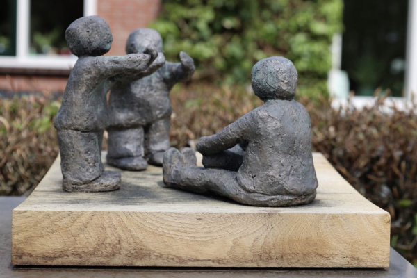 Bijzonder monument ‘Spelend de dood in’ aan de Piepersweg in Aalten