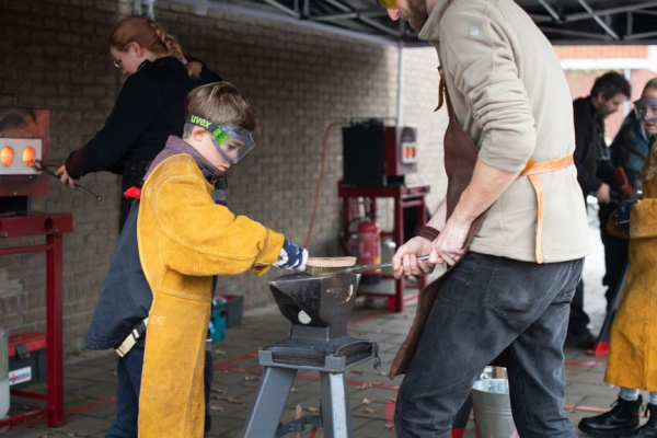 Achterhoekse jeugd wordt geboeid voor techniek op Techniekdag bij Ottevanger