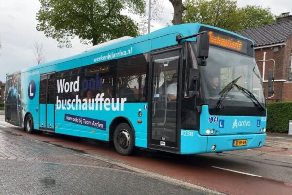 70 buschauffeurs gezocht: ‘Er worden flink wat stoepranden geraakt’