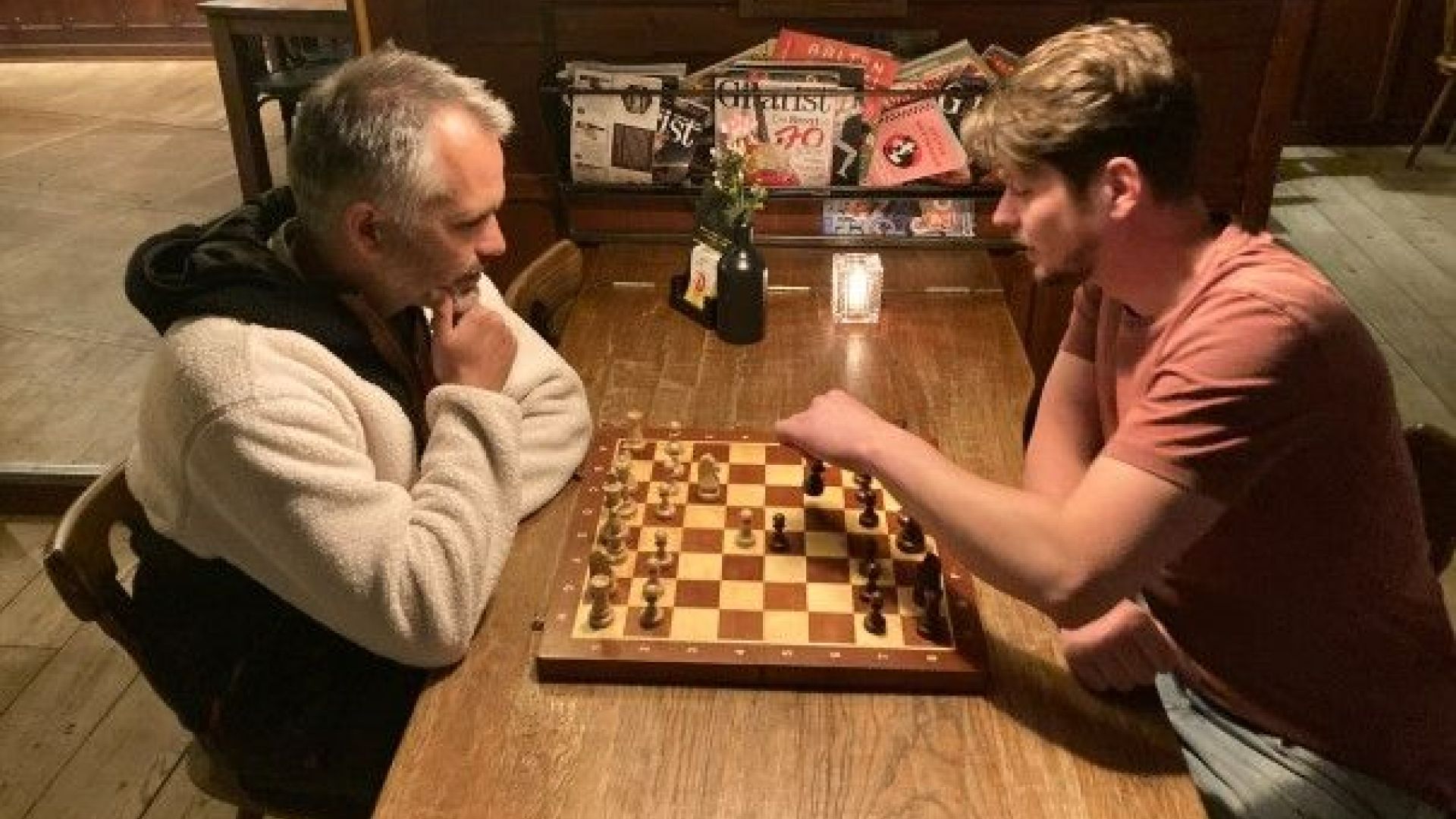 Strijd om de schaakkampioen van Aalten