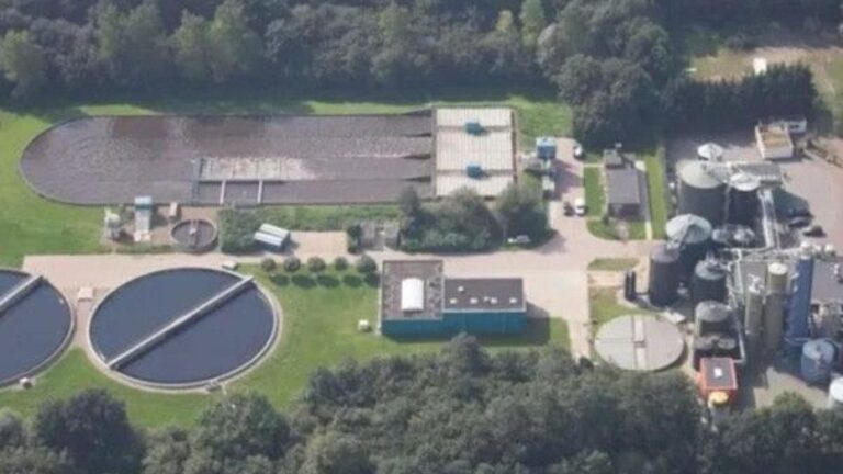 Silo gescheurd op het terrein van Waterstromen, schade is aanzienlijk en de schoonmaakwerkzaamheden zijn begonnen