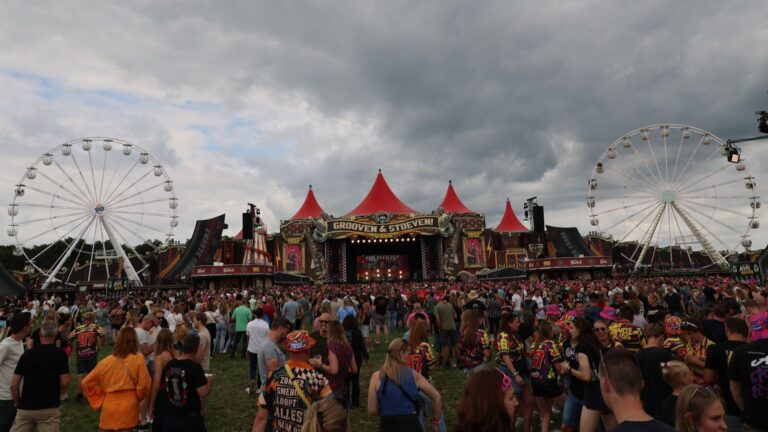 Dit was dag één van de Zwarte Cross 2025: confetti, gezelligheid en feest
