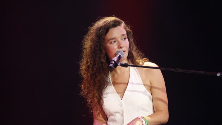 Achterhoekse ‘Talent Unpluged’ winnaar Janna Baerends opent Theatertent van de Zwarte Cross: voor het eerst met vader op het podium