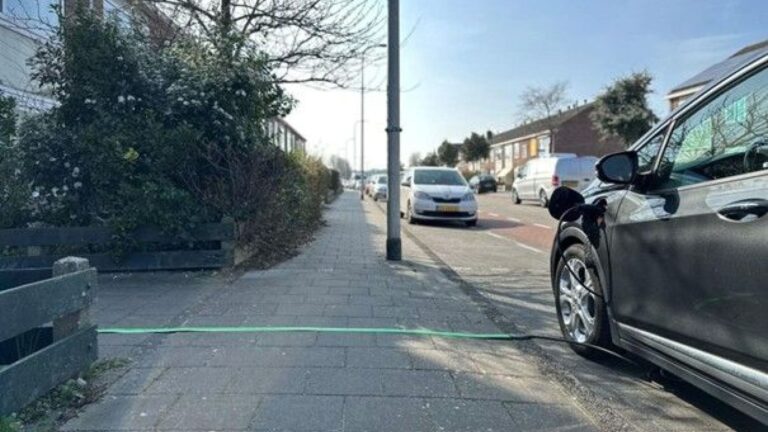 Oost Gelre maakt thuisladen van elektrische auto’s in openbare ruimte mogelijk – onder duidelijke voorwaarden